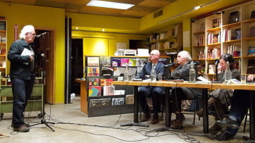 Gilles Bibeau discute avec George Leroux